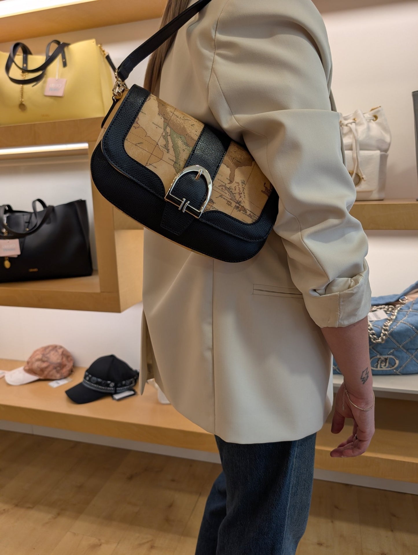 Borsa a spalla e tracolla Alviero Martini 1A Classe LD66 G611 0001 – Valley Geo, Geo e dettagli in pelle nera - Veronica Borse e Accessori