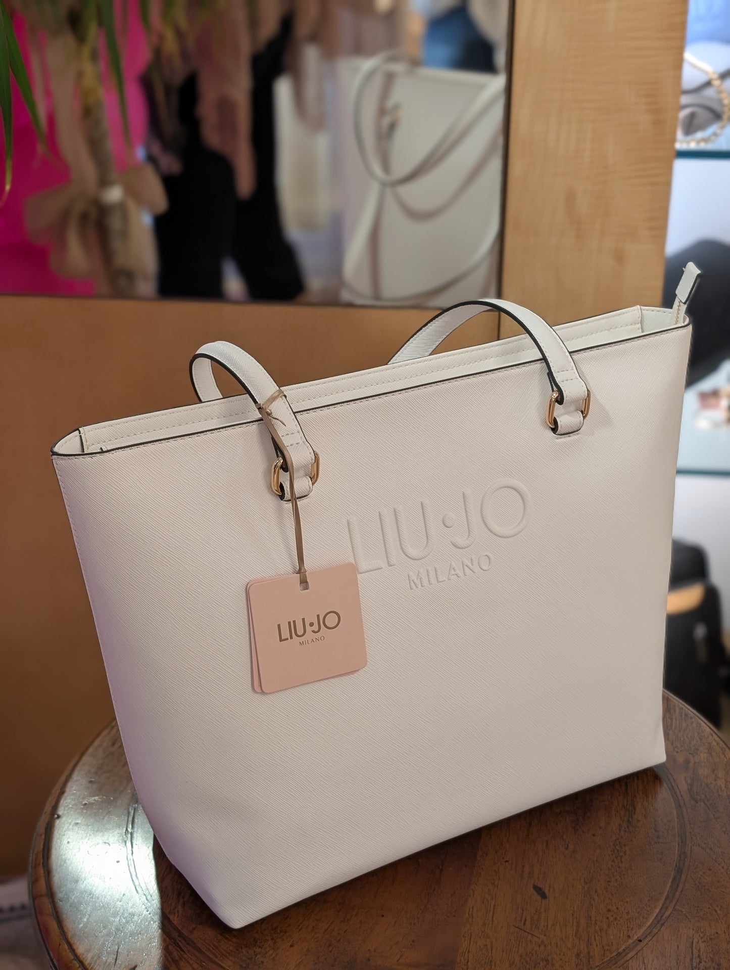 Borsa shopping bag Liu Jo AA5321E0087 – Capiente e chic con logo a rilievo - Veronica Borse e Accessori