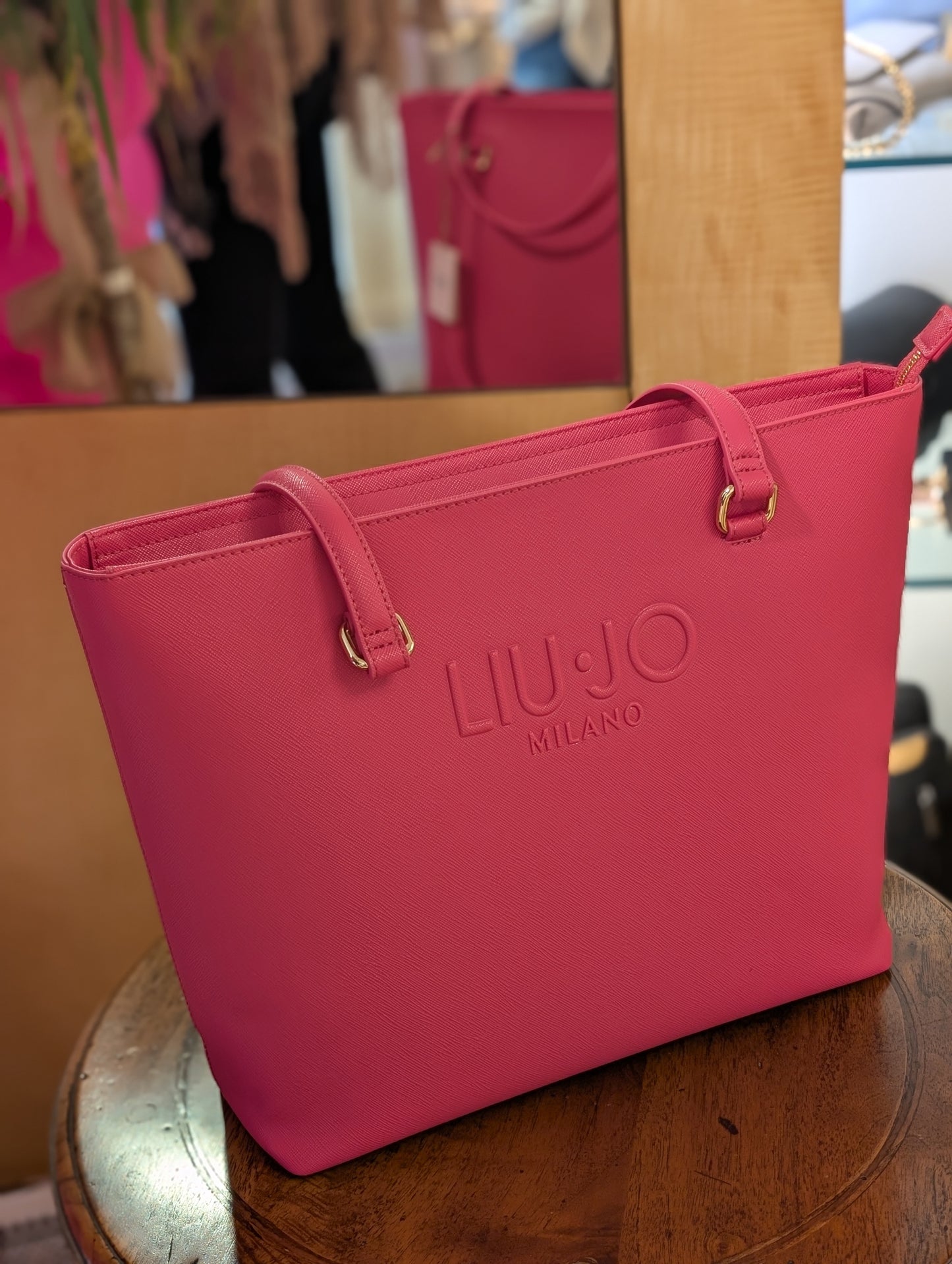 Borsa shopping bag Liu Jo AA5321E0087 – Capiente e chic con logo a rilievo - Veronica Borse e Accessori