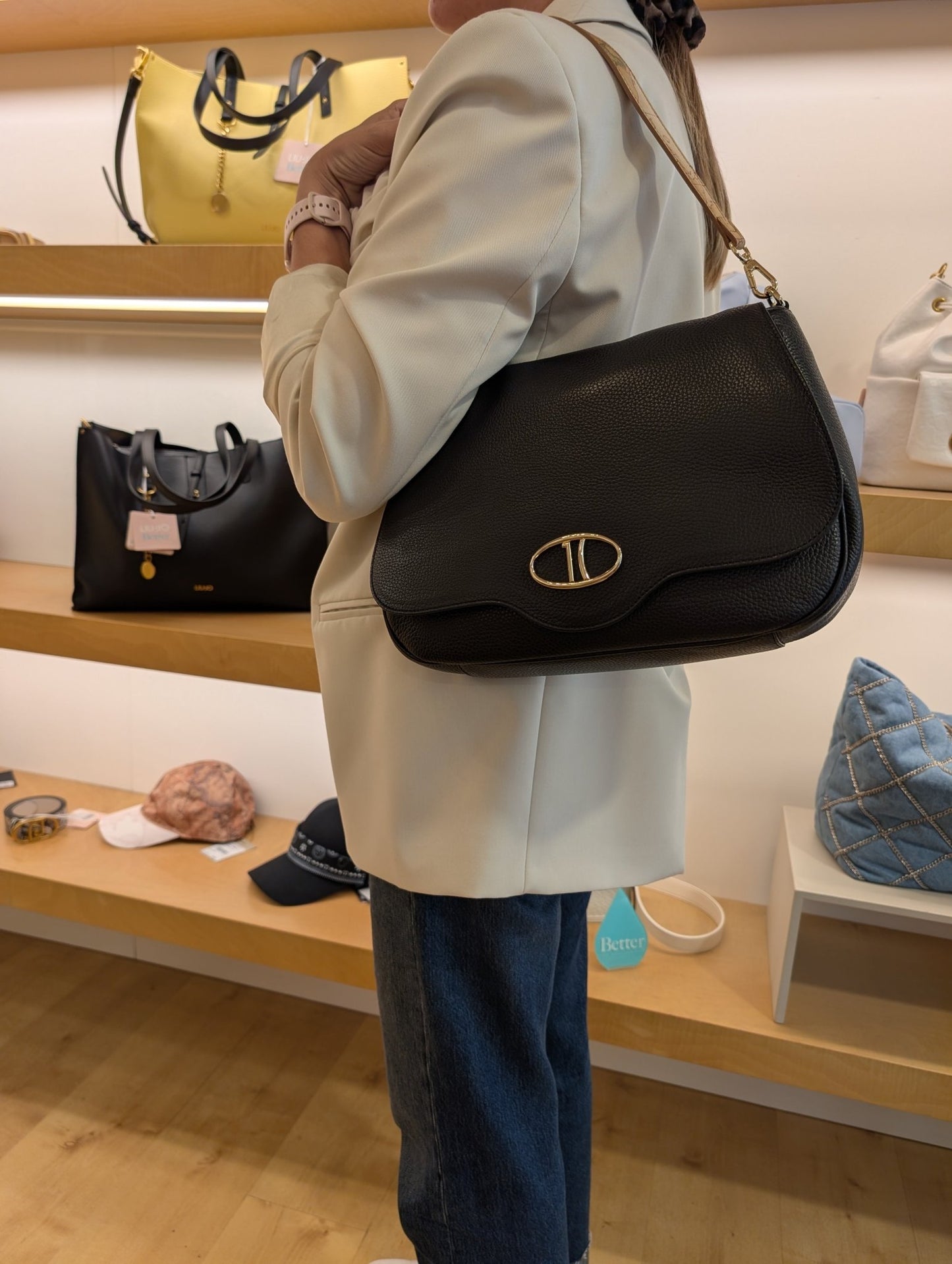 Tracolla Alviero Martini 1A Classe LD54 M630 0001 “Inspiring Bag” – Nero, Patta Grande - Veronica Borse e Accessori