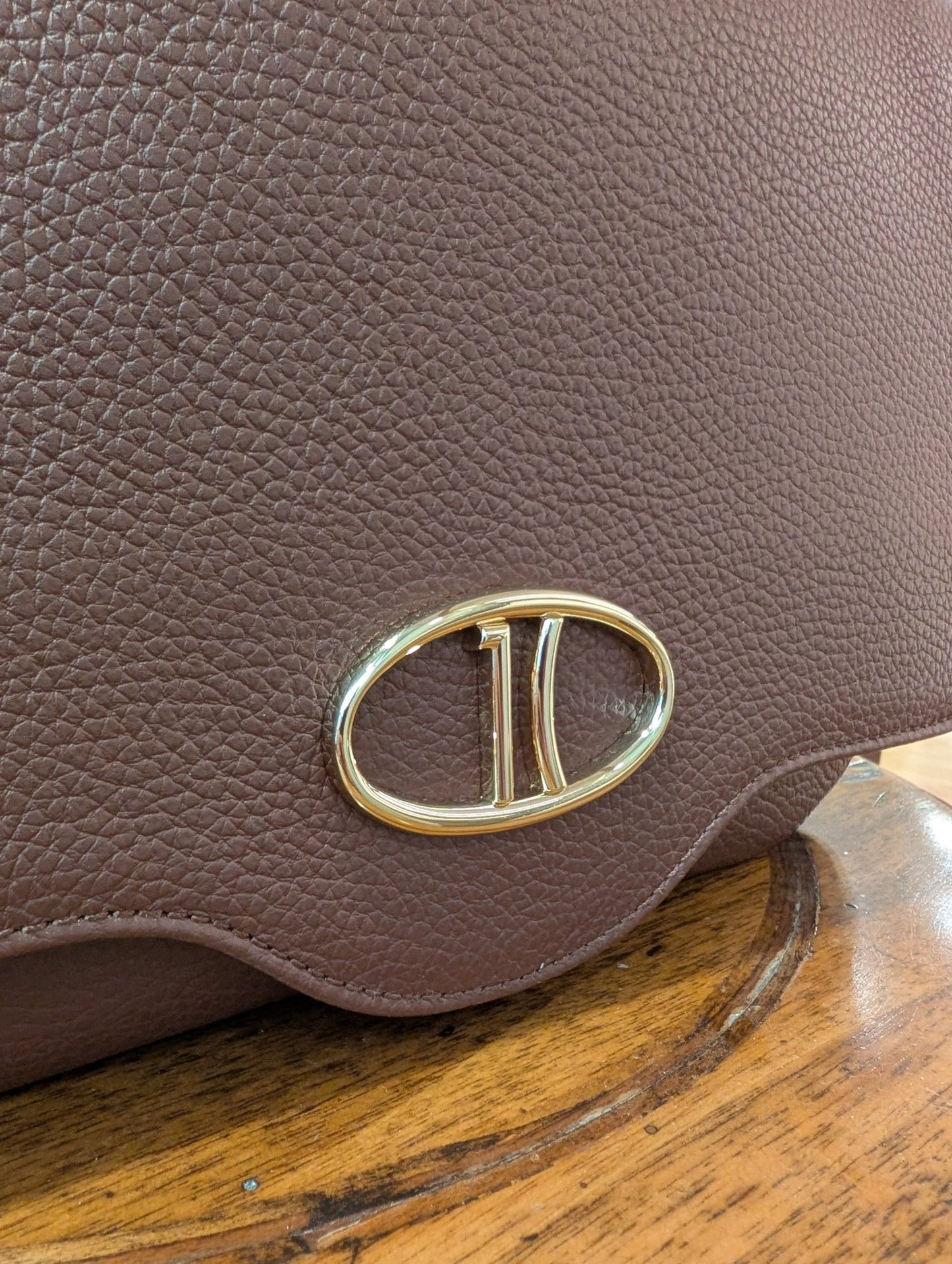 Tracolla Alviero Martini 1A Classe LD54 M630 0529 “Inspiring Bag” – Mogano, Patta Grande - Veronica Borse e Accessori