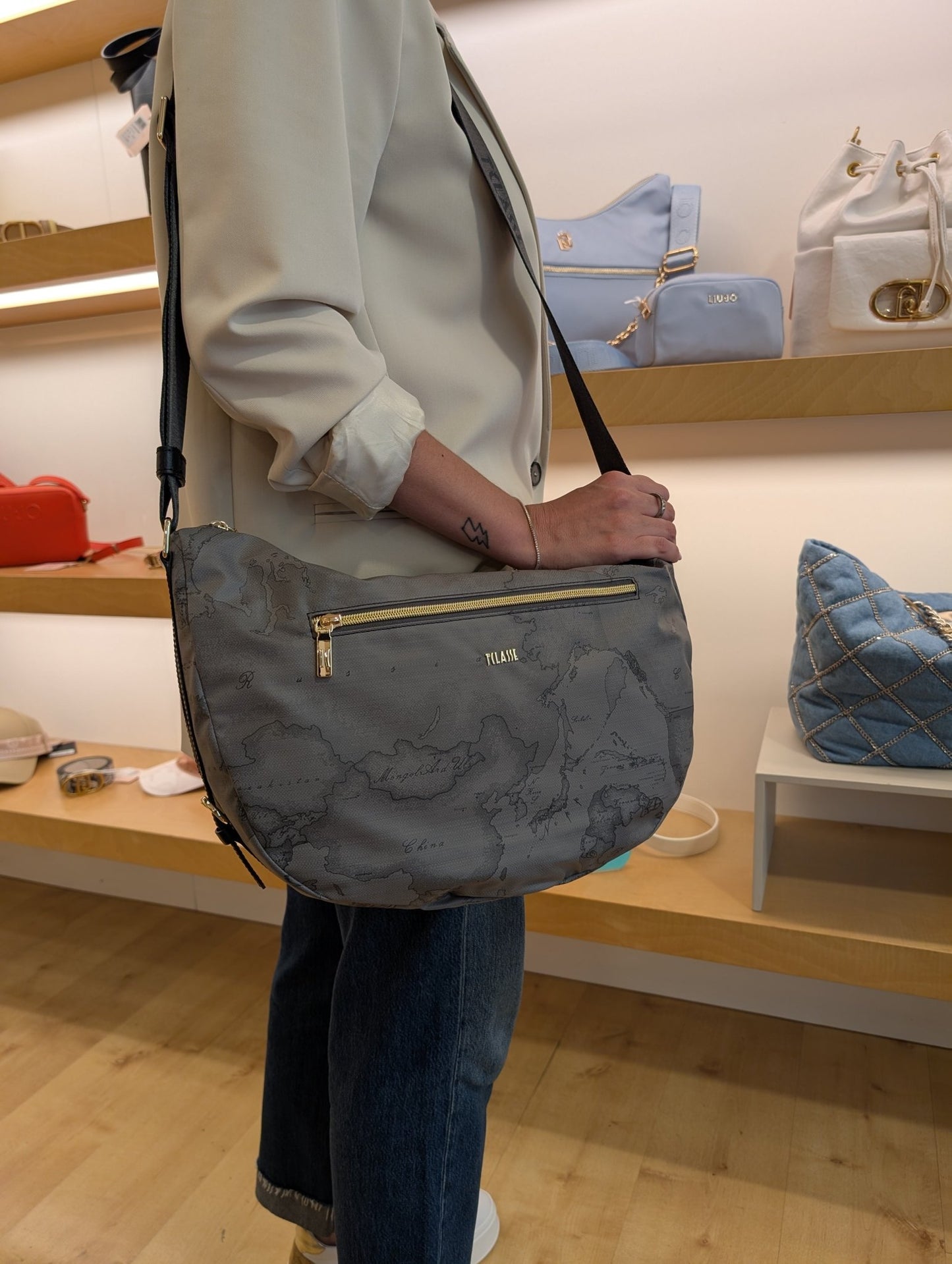 Tracolla grande Alviero Martini 1A Classe LD36 9449 0030 – Linea Coconut, Nero con dettagli in pelle - Veronica Borse e Accessori