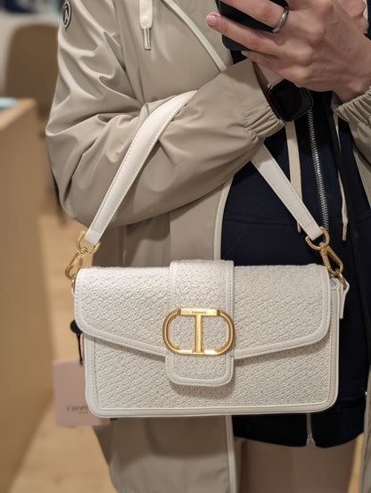Borsa a tracolla in materiale intrecciato